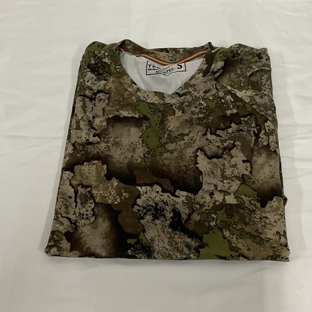 EUC Mens long sleeve Tekari camouflage shirt